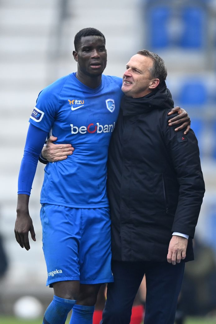 Van den Brom blijft winnen met Racing Genk Buitenlands voetbal AD.nl