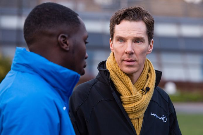 Benedict Cumberbatch besprak het programma van de organisatie uitvoerig met de trainers.