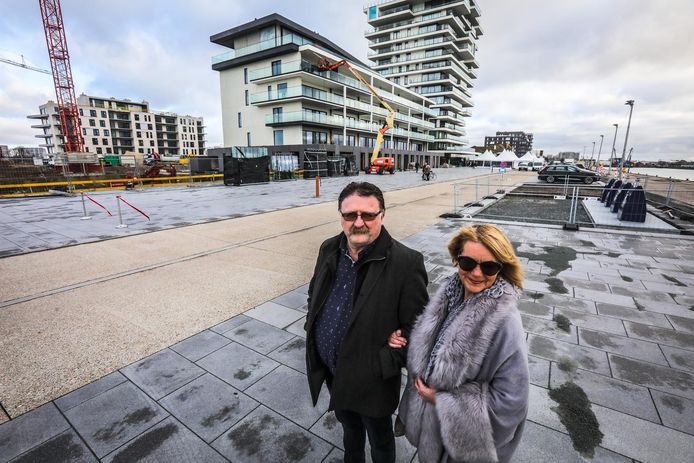 Roger De Raedt en Liliane Dirickx nemen binnen enkele maanden hun intrek in een van de nieuwe gebouwen. "De straten zijn heel mooi", vindt Liliane.