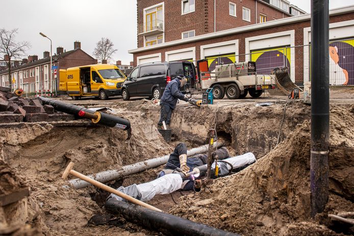 Aanleg in 2021 van de leidingen van het warmtenet in de Buys Ballotstraat in Liniekwartier.