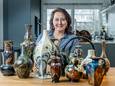 Carolien Vader (52) spaart voor antiek aardewerk.
