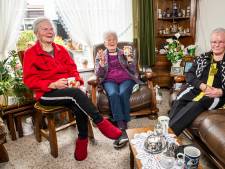 Deze drie zussen wonen al 65 jaar in dezelfde straat: ‘Ik verhuis alleen tussen zes planken’