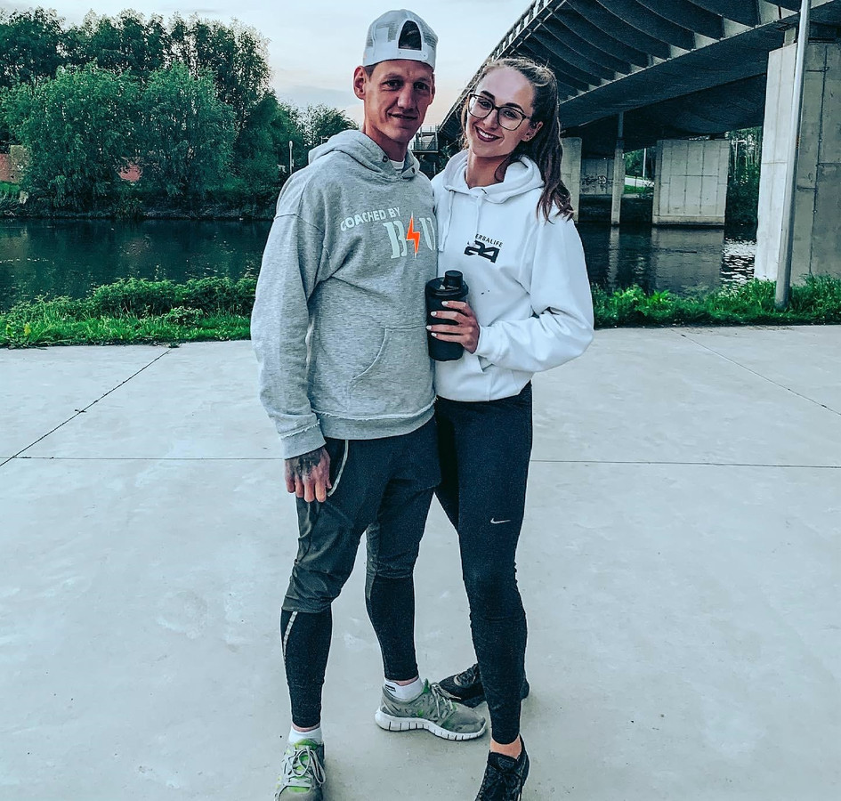 Miss België kandidate Louise (21) valt 40 kilogram af en geeft nu sportlessen opbrengst naar