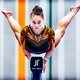 Turnster Eythora Thorsdottir waagt haar enkels aan dubbele streksalto tijdens een vloeroefening