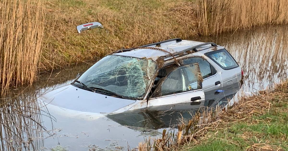 Nog een ongeluk op de A59: auto rijdt water in bij knooppunt Empel.