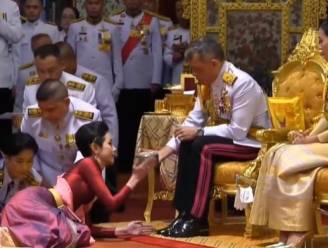 Thaise koning maakt zijn lief officiële koninklijke maîtresse