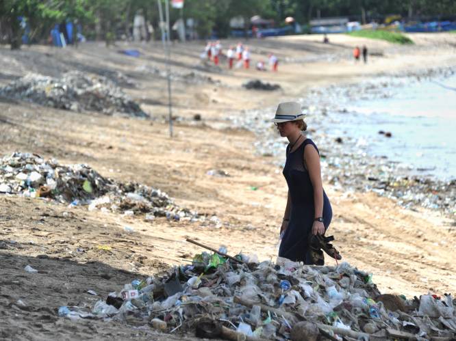 Ongezien: dé toeristische trekpleister van Bali is nu een zee van afval. Met dank aan de mens