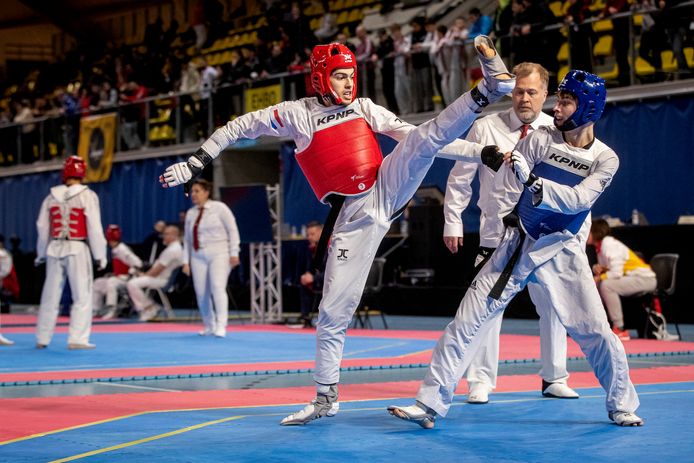 Aymen Achnine in actie  tijdens de Dutch Open in het Indoor Sportcentrum Eindhoven.
