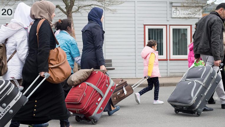 Syrische vluchtelingen arriveren bij de grens bij Goettingen Beeld epa
