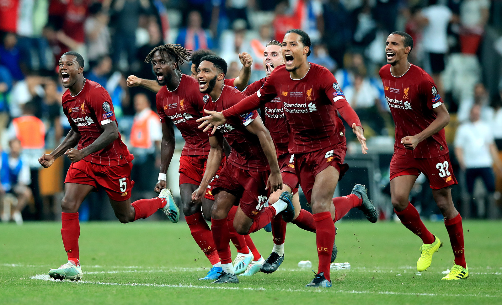 Augustus 2019. Het seizoen begint goed. Liverpool wint na strafschoppen de Europese Super Cup.  Van links naar rechts: Georginio Wijnaldum, Divock Origi, Joe Gomez, Virgil van Dijk en Joel Matip. Beeld BSR