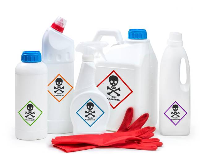 ‘Lezen voor gebruik’: bijna 800 slachtoffers door overgieten en mengen chemische producten