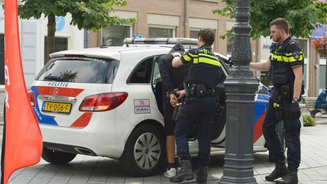 Politie houdt twee winkeldieven aan in Bredase Willemstraat  