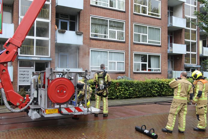 Vier Mensen Naar Ziekenhuis Door Inhaleren Rook Bij Brand In Kelderbox Meppelweg Den Haag Ad Nl