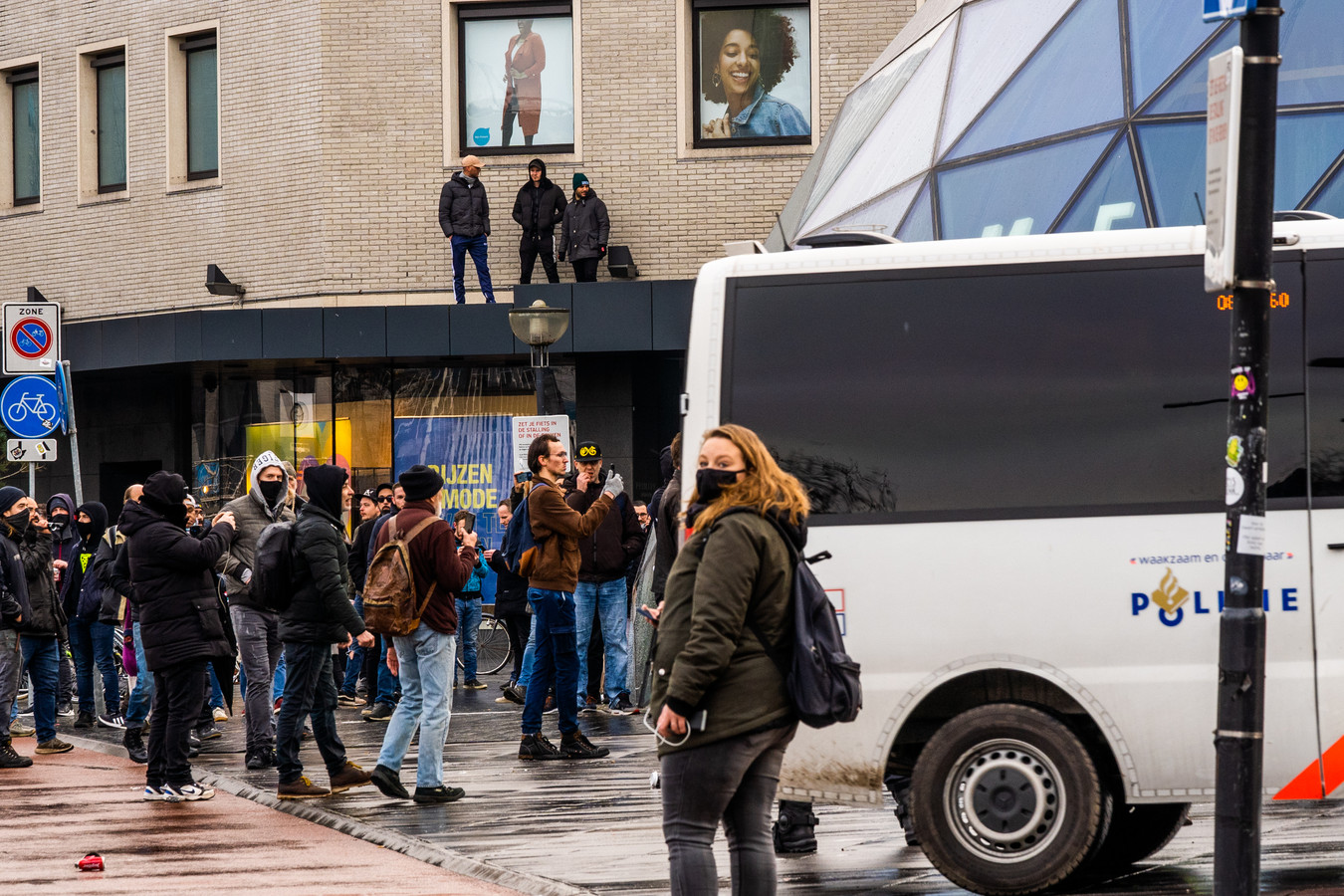 Chaos door zware rellen Eindhoven na anti lockdown demonstraties