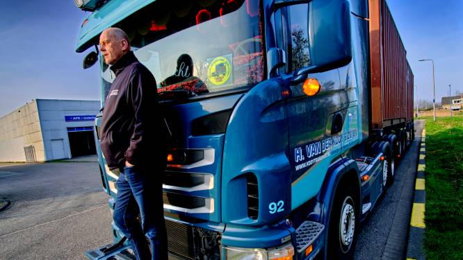 Zwijndrechtse truckers willen geld van bekeuringen terug: ‘Je krijgt al een prent als je een paar minuten te vroeg aankomt’