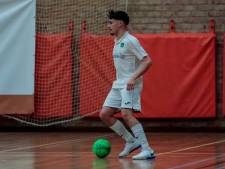 Zaalvoetballer Kai Cosijn houdt Oranje onder 19 met twee goals in de race voor een EK-ticket