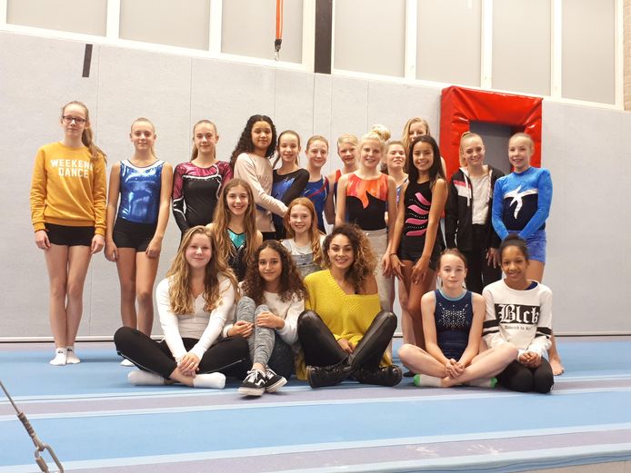 Kimberly bij de turnclub waar haar moeder Juaanita lesgeeft.