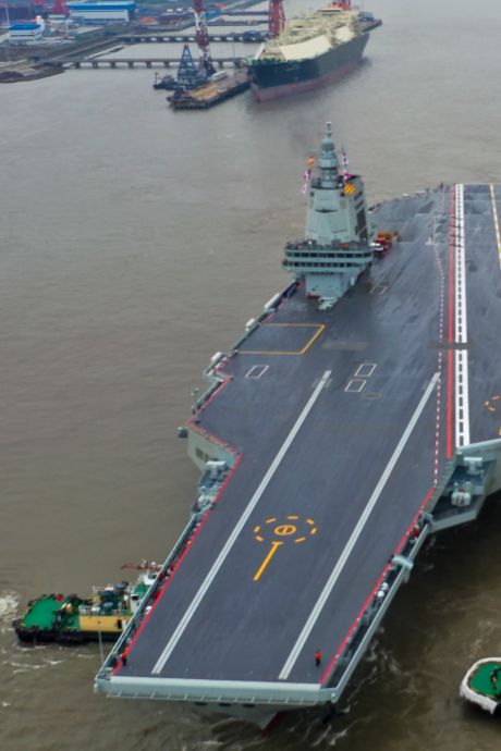 Premier essai en mer pour le Fujian, le nouveau porte-avions chinois: que vaut-il par rapport à son équivalent américain? 
