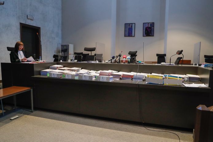 De dossiers in de rechtszaal in Brugge.