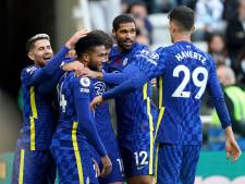 Chelsea loopt na ruime zege uit op slordig Liverpool en gefrustreerd Manchester City