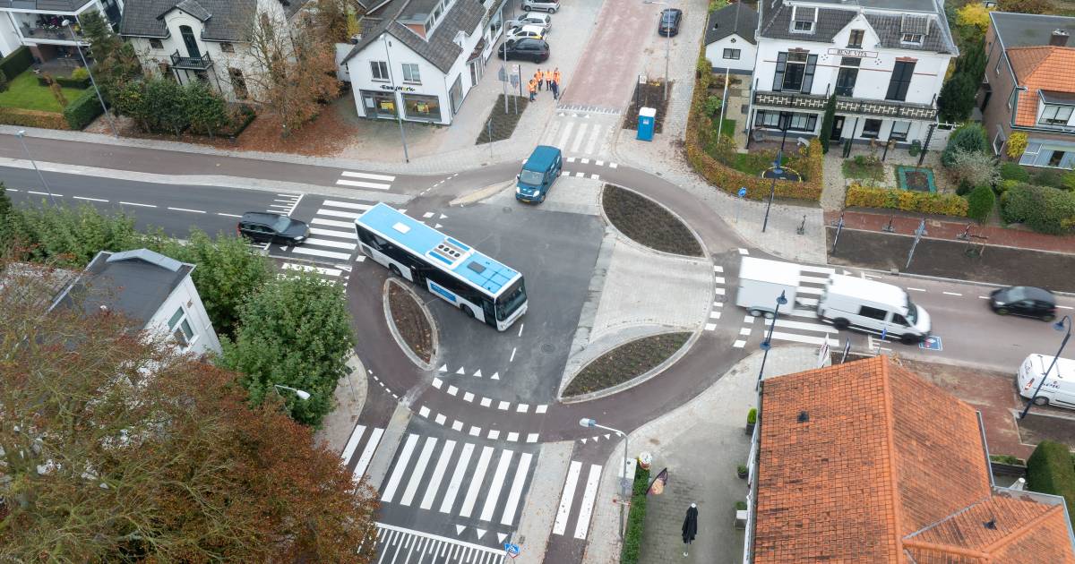 Deze bijzondere, nieuwe rotonde was binnen enkele dagen het decor van een ongeval.