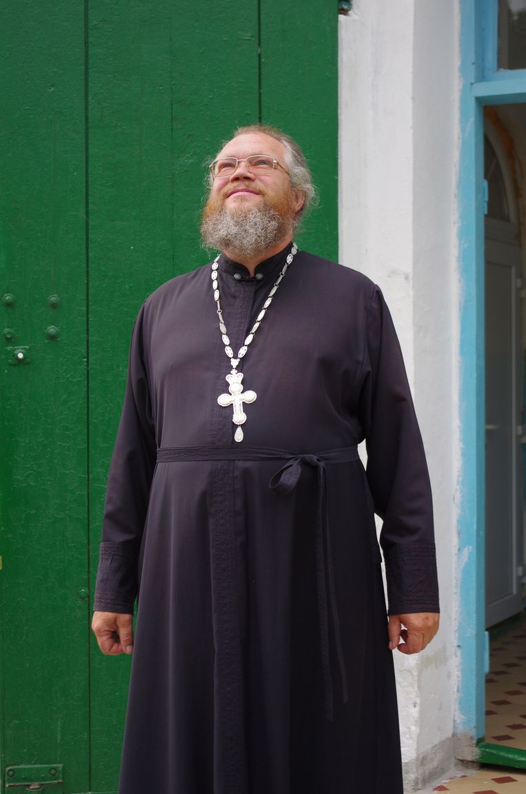 Vader Sergej Barachtenko, dorpspriester van Grabovo Beeld Gert Jan Rohmensen