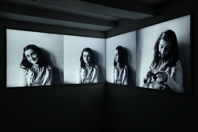 Foto's van Anne Frank in het Anne Frank Huis in Amsterdam.