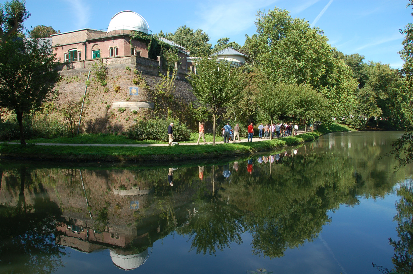 In 1854 werd de sterrenwacht verplaatst naar bastion Sonnenborgh, waar het vandaag de dag nog staat. Inmiddels is het een museum en publieksterrenwacht.