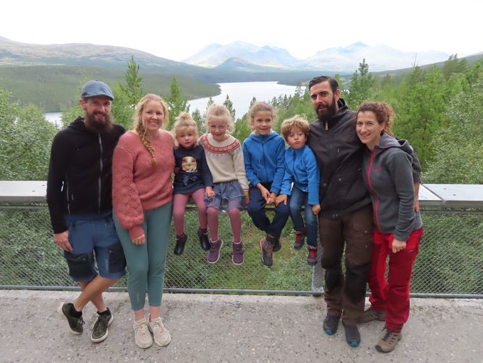 Bart en Ellen met hun kinderen Ilena en Vidar & Karin en Benjamin met hun kinderen Liv en Mia.