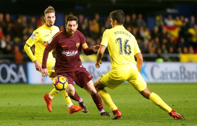 Lionel Messi in actie tegen Villarreal.