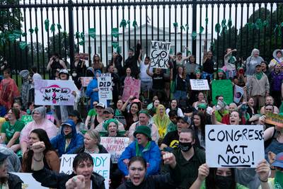 Duizenden betogers houden sit-in aan Witte Huis om recht op abortus