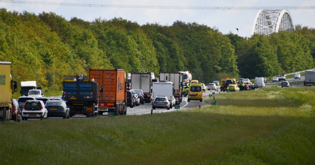 Veel hinder op A58 door pechgeval en ongeluk, weg inmiddels vrij.