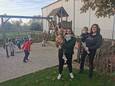 Lieselot en Evelien in hun kinderopvang De Molboerderij, waar Ventilus ondergronds gaat.