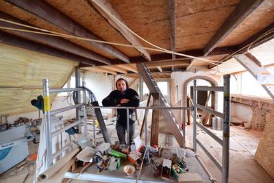 Sven kocht een huis dat werd uitgewoond door krakers: ‘Ik heb wel gedacht: wat doe ik m’n gezin aan?