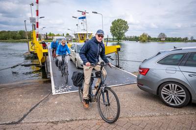 Geplaagd Maasveren houdt pont Maasbommel in het weekend aan de kant