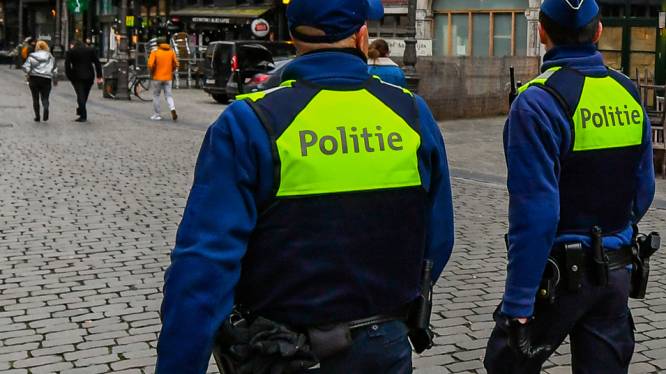 Deux hommes arrêtés à Anvers après avoir craché et toussé sur des policiers