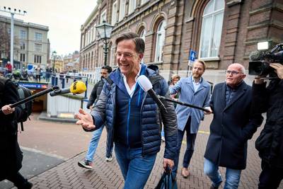 Fracties vier beoogde Nederlandse coalitiepartners stemmen in met regeerakkoord