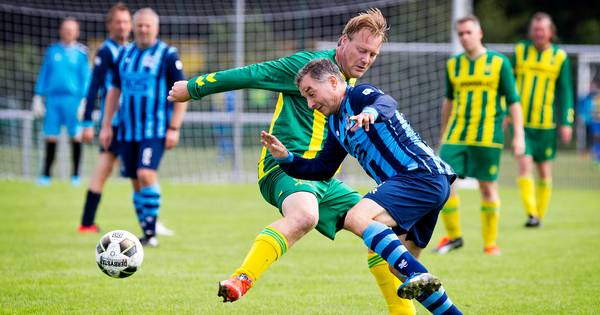 Voetballen in coronatijd: dat is thuis omkleden, met twee man douchen - BD.nl