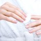 Geen nagellakremover in huis? Gebruik een van deze vijf alternatieven
