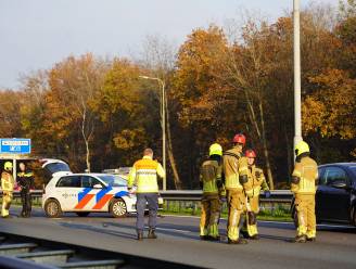 Auto's botsen op A27 tussen Breda en Oosterhout: snelweg enige tijd afgesloten geweest