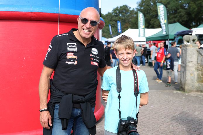 Tom Coronel pictured with a fan.  The driver was in the service area on Saturday.