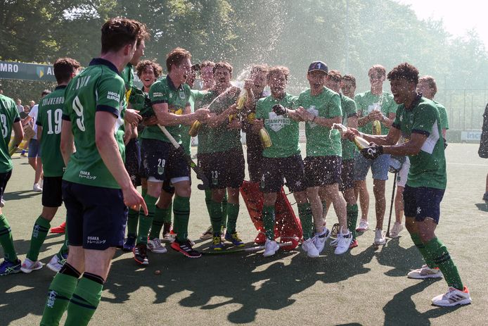Feest bij de mannen van Push.  Het doel vorig seizon was meedraien, maar het werd een titel en promotie naar de promotieklasse.