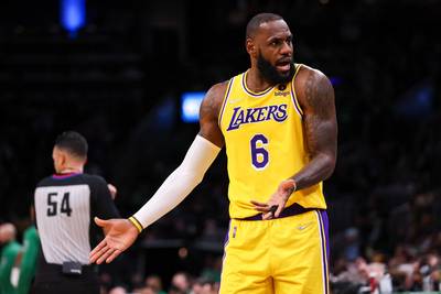 Terugkerende LeBron James kan verlies Lakers niet voorkomen, Warriors winnen ook zonder Curry