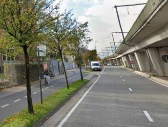 Meisje wil andere fietsster helpen en valt zelf: met gebroken been naar ziekenhuis