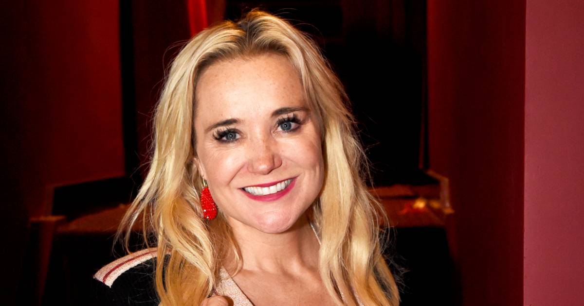 Sonja Bakker vindt na 'rottijd' inspiratie terug op Ibiza: 'Ik laat me leiden door het universum' - 