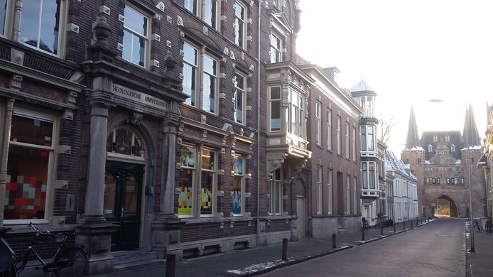 Het pand van de Theologische Universiteit Kampen.