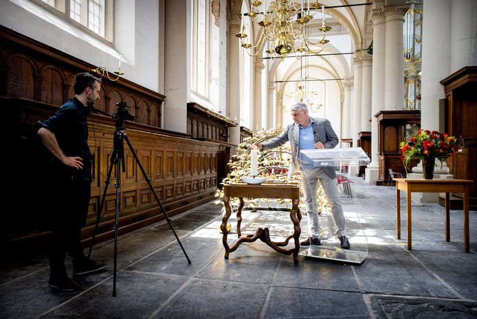 De Westerkerk wordt klaargemaakt voor de dienst.