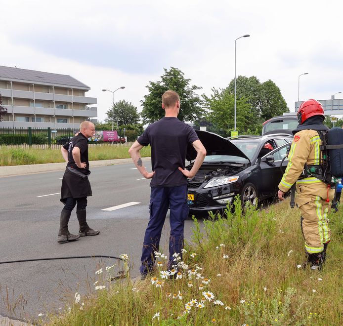 Geluk bij een ongeluk bij spontaan in brand gevlogen auto in Veldhoven