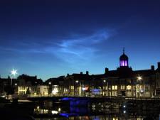 ‘Magie’ in Zeeland: lichtende nachtwolken verschijnen boven Middelburg