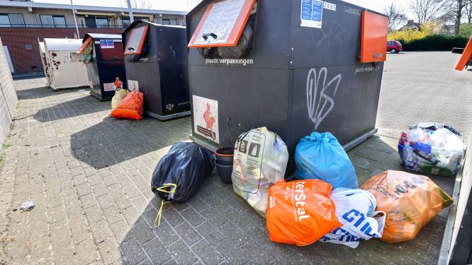 Berg afval in huis groeit nu iedereen thuiszit